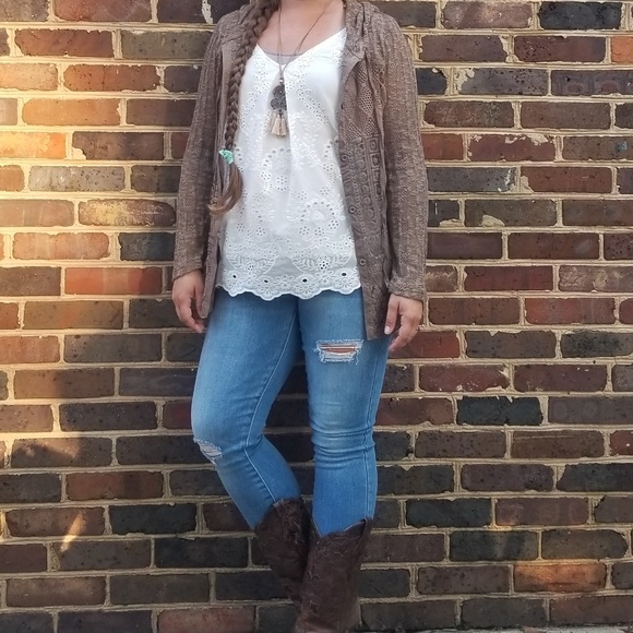 SOLD OUT Entro Eyelet V neck camisole tank - Picture 7 of 8